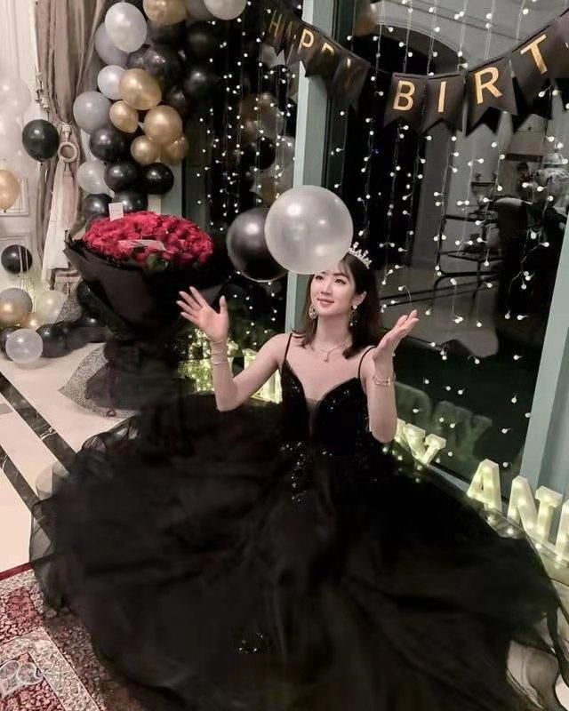 華為最美“千金”不姓任,顏值不輸孟晚舟,一襲吊帶長裙驚豔眾人