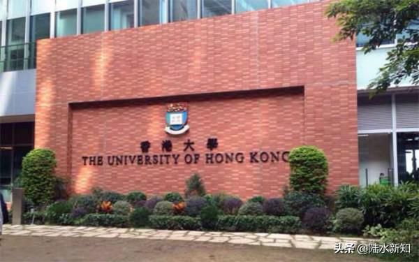 拒絕移民美國,他為香港創收3萬億,妻子是“中國最美跳水皇后”