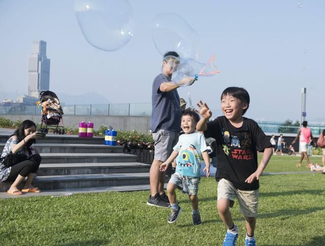 老師結婚請了班裏同學,家長們統一隨600,第二天看微信有點懵