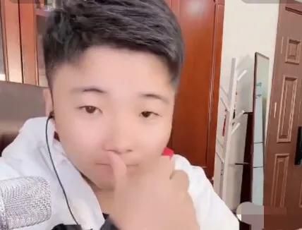 某電商遭到小伊伊威脅?白小白感慨不想昧着良心賺錢