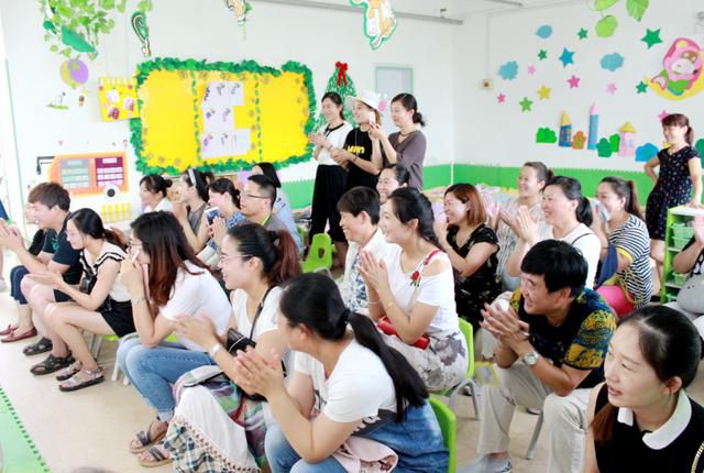 老師結婚請了班裏同學,家長們統一隨600,第二天看微信有點懵