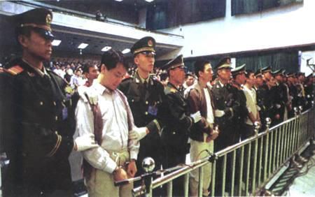 張子強被槍決後,其妻子攜鉅款逃亡美國,現如今生活狀況如何呢?
