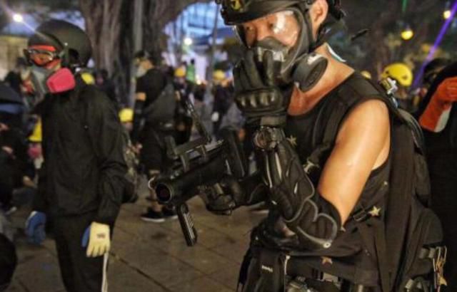 香港暴徒末日喪鐘已敲響,港警重兵部署主動出擊