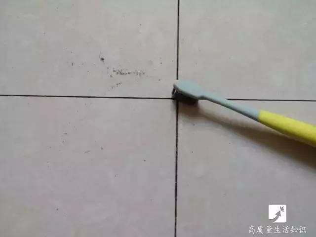 舊牙刷千萬不要扔,她用打火機輕輕一燒,奇蹟出現了…