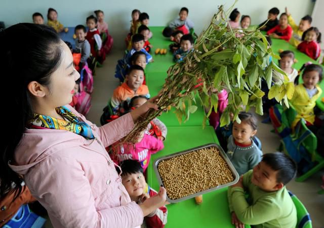 老師結婚請了班裏同學,家長們統一隨600,第二天看微信有點懵
