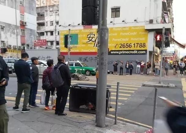 港警又遇襲,14歲少女被捕