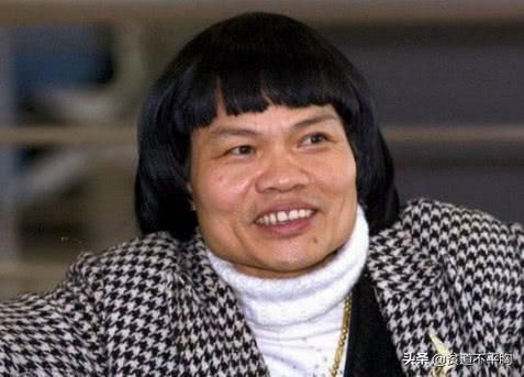 香港最醜男配角,敗光千萬身家,慘遭妻子拋棄,兒子卻意外的帥