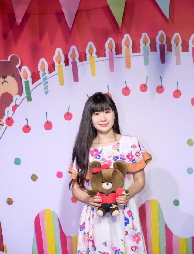 31歲福原愛與老公晨跑秀細腿,二寶媽少女感不減反增,可愛如初