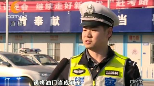 女司機將車停人行道,倒車時錯把油門當剎車,直接被甩出車外