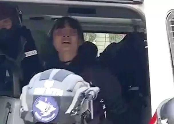 港警又遇襲,14歲少女被捕