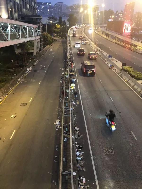 “香港理工內汽油彈或超3900枚!”港警換了種打法後,暴徒排隊自首