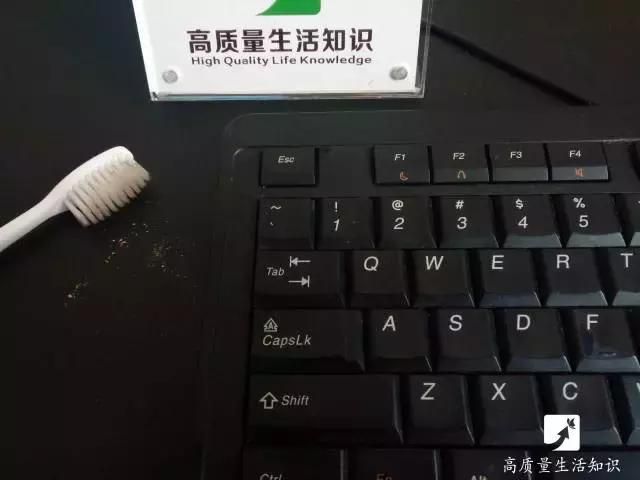 舊牙刷千萬不要扔,她用打火機輕輕一燒,奇蹟出現了…