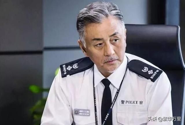 香港地區的警察隊伍,什麼級別的警察,才能夠穿白襯衫?