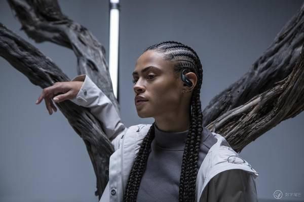  Apple、楽しい新しいカラーウェイの特別版 Powerbeats Pro をデビュー