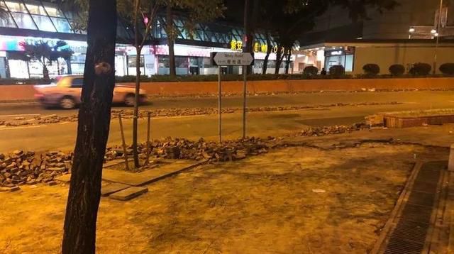 “香港理工內汽油彈或超3900枚!”港警換了種打法後,暴徒排隊自首