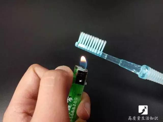 舊牙刷千萬不要扔,她用打火機輕輕一燒,奇蹟出現了…
