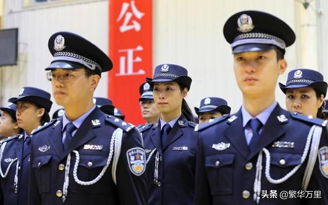 香港地區的警察隊伍,什麼級別的警察,才能夠穿白襯衫?