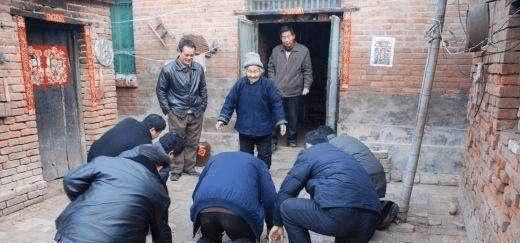 人有三不親,姨父姑父,還有一個是誰?