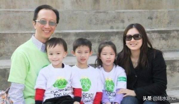 拒絕移民美國,他為香港創收3萬億,妻子是“中國最美跳水皇后”