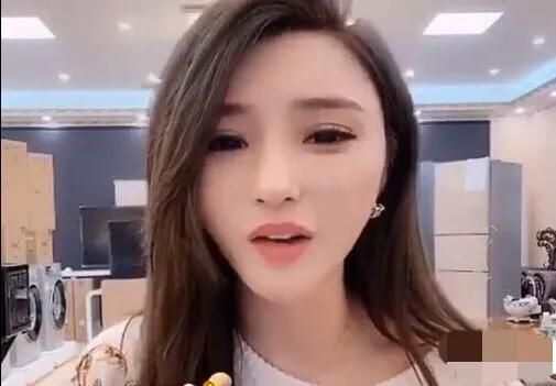 某電商遭到小伊伊威脅?白小白感慨不想昧着良心賺錢