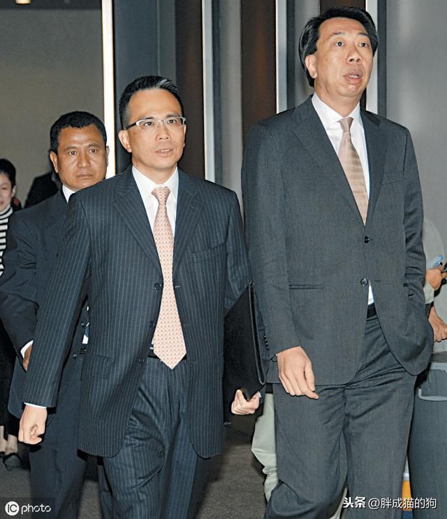 香港首富的“第三個兒子”,身家超兩千億,絲毫不弱於兩個哥哥