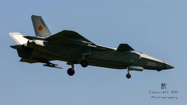 殲-20非隱形戰鬥掛載曝光,18枚導彈形成絕對碾壓
