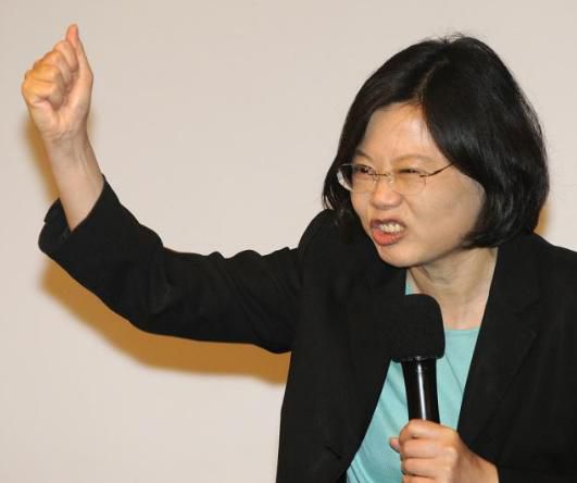赴台個人遊暫停沒影響?蔡英文不顧後果,吳敦義出手了……