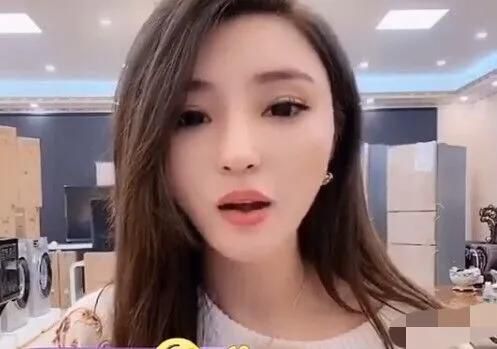 某電商遭到小伊伊威脅?白小白感慨不想昧着良心賺錢