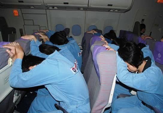 為什麼飛機出事,航空公司寧願賠鉅款,也不讓乘客跳傘逃生?