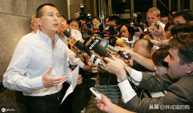 香港首富的“第三個兒子”,身家超兩千億,絲毫不弱於兩個哥哥