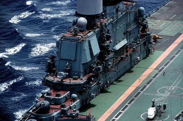 中國先後引進4艘航空母艦,為什麼只選擇了“瓦良格”改造?