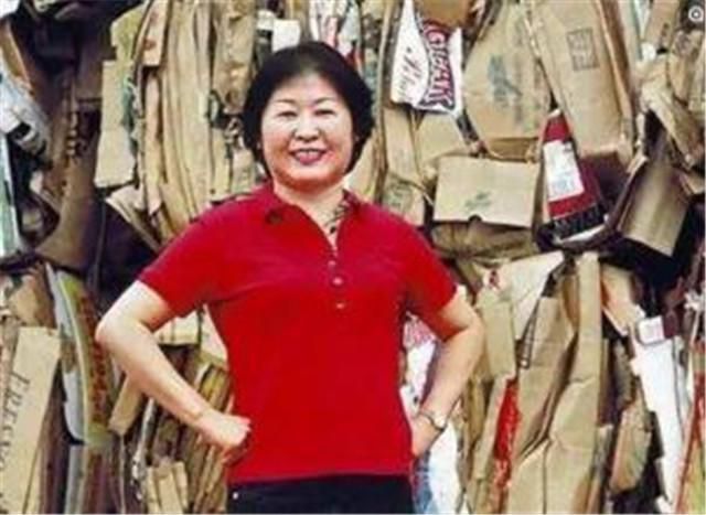 27歲賣香港垃圾到大陸,成中國女首富後,又把美國垃圾賣給香港