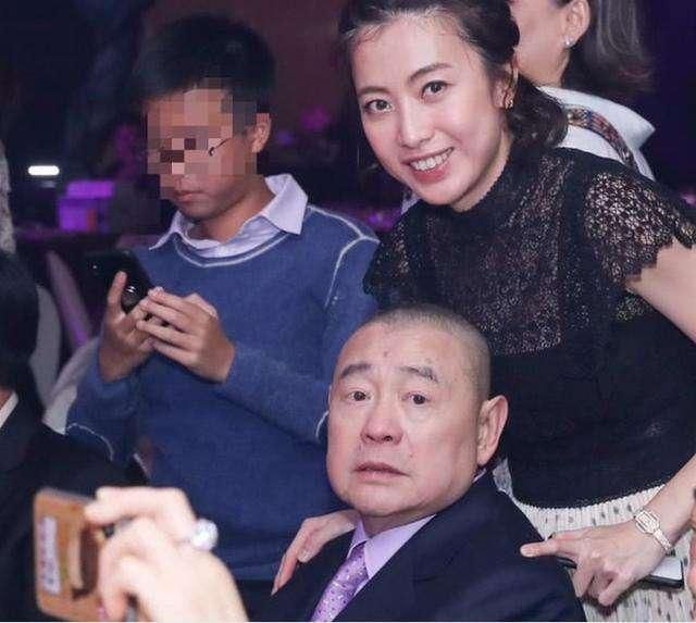甘比:齙牙凸嘴貧民女孩逆襲香港女首富,劉鑾雄一輩子在替她打工
