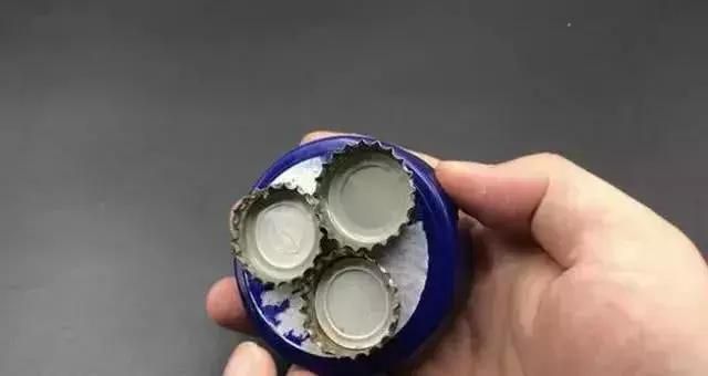 這麼多年才知道,原來在香皂上放一個啤酒瓶蓋竟這麼厲害