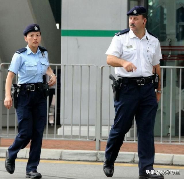 香港地區的警察隊伍,什麼級別的警察,才能夠穿白襯衫?